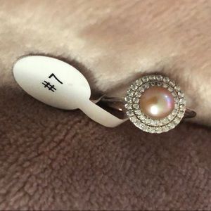 Vantel Pearls pinky peach pearl ring. Size 7.
